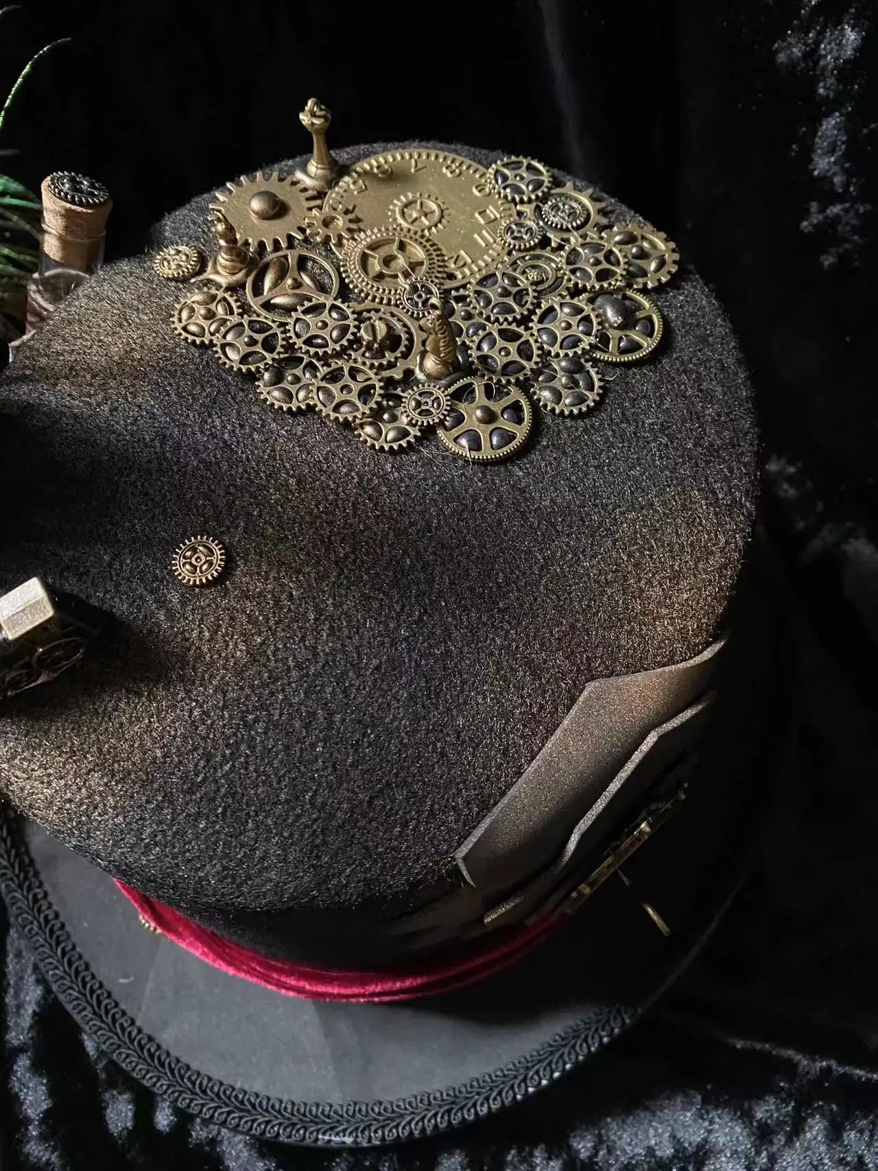 Chapeau Haut-de-Forme Steampunk Premium - Train à Vapeur et Engrenages - Image 4