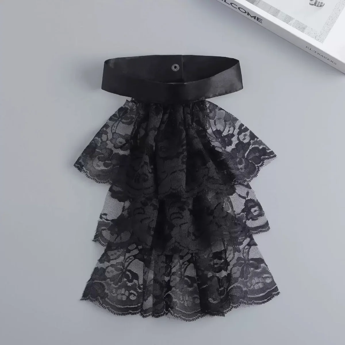 Jabot Victorien Femme avec Poignets - Dentelle Noire et Blanche - Image 14
