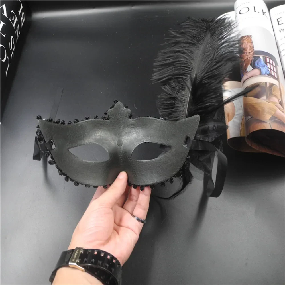 Masque Venitien Femme Noir ou Blanc - Image 4